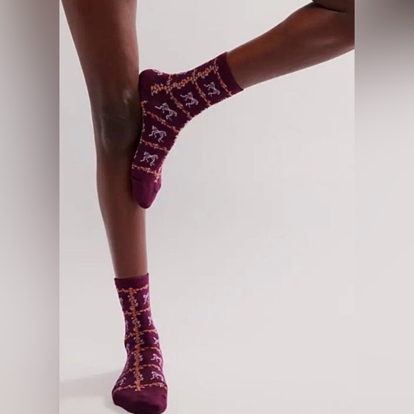 NWT Free People Tie a Bow Ankle Socks in Raspberry Ice Rose 🥀 New Accessories - Picture 2 of 4